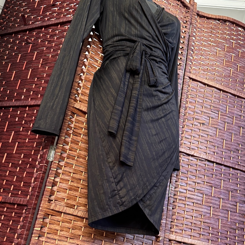 Chic Black Striped Long Sleeve Wrap Dress - S